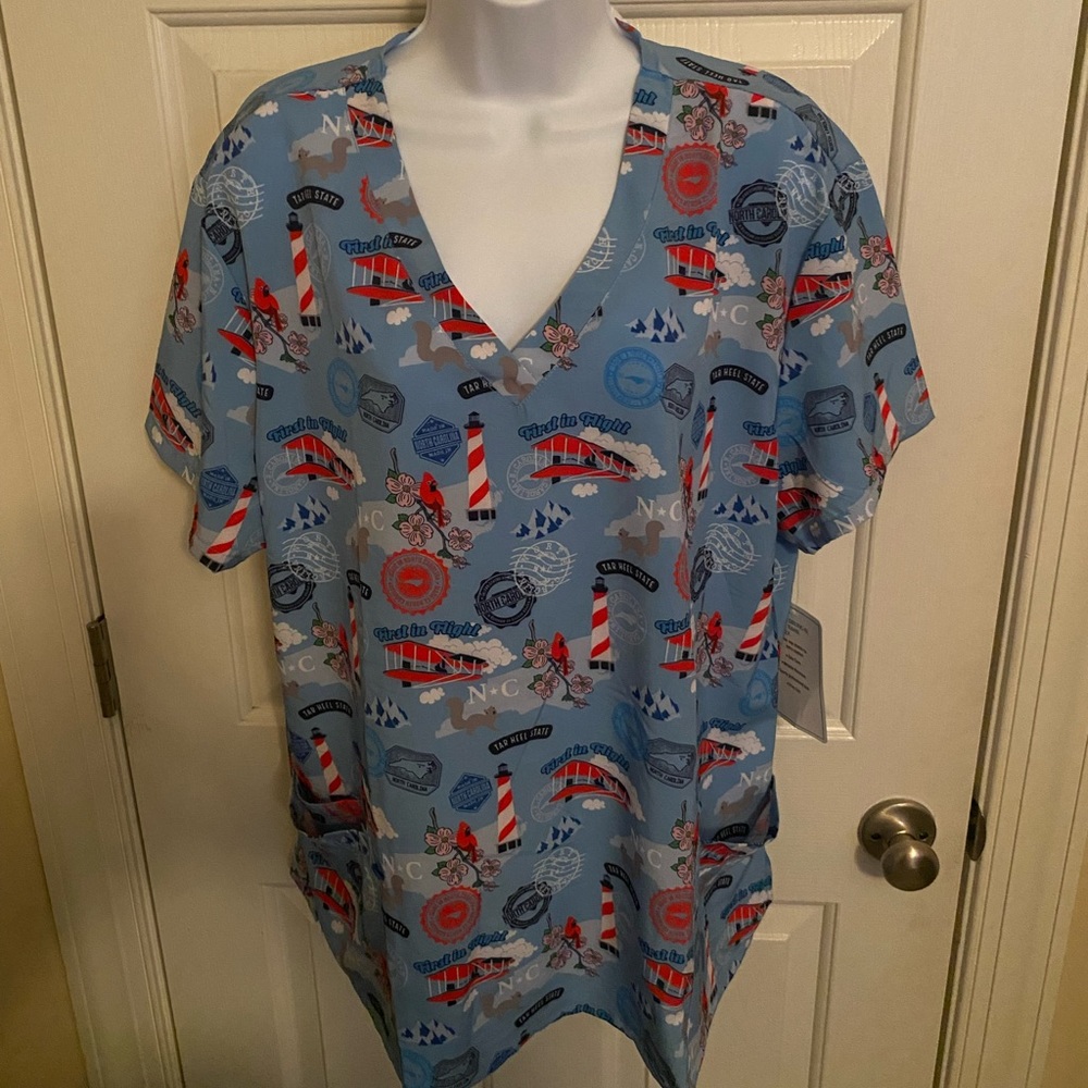 NWT North Carolina state pride Scrub Top Medical Nurse Vet Performance stretch